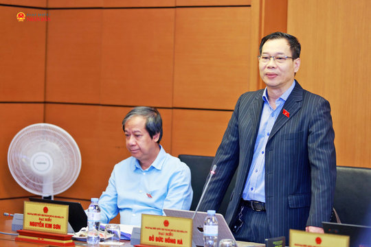 Hoàn thiện thể chế, bảo đảm khả năng tiếp cận bình đẳng các dịch vụ thiết yếu của người dân