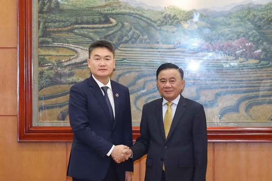 Thường trực Ban Bí thư Trần Cẩm Tú tiếp Bí thư Đoàn Thanh niên Nhân dân Cách mạng Lào