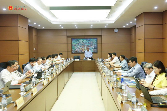 Hoàn thiện chính sách đất đai, bảo vệ quyền lợi hợp pháp của người sử dụng đất