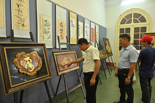 Liên hoan thư pháp " Hồn Việt trong nét bút"