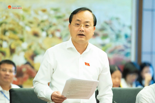 Cắt giảm thủ tục hành chính cho doanh nghiệp, đẩy mạnh phân quyền cho địa phương