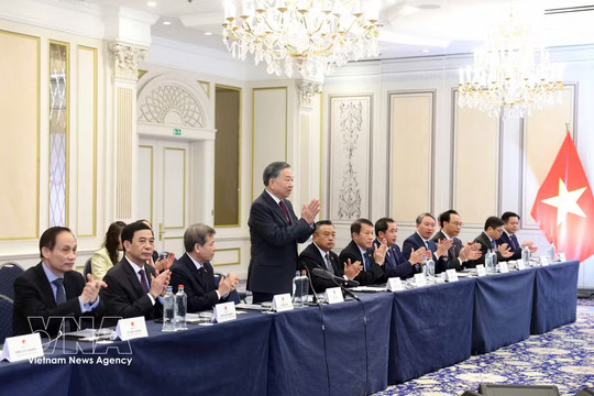 Top leader meets Vietnamese intellectuals in Belgium, Luxembourg