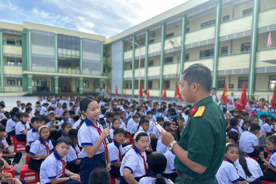 An Giang: Tuyên truyền pháp luật cho 2.300 học sinh biên giới