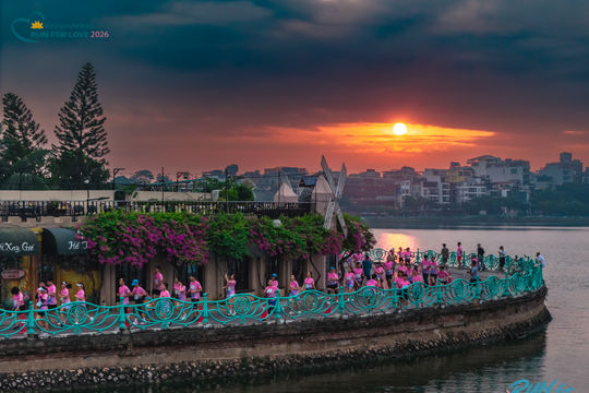 Hơn 2.000 vận động viên tham gia giải chạy “Run For Love” của Vietnam Airlines