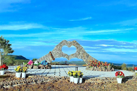Gia Lai leverages APEC officials' meeting to boost tourism, investment