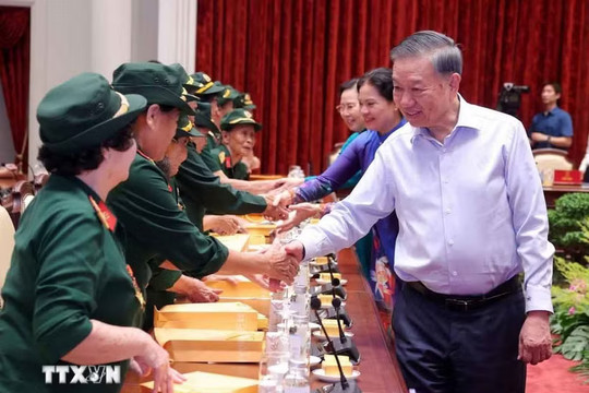 Tổng Bí thư, Chủ tịch nước Tô Lâm gặp mặt Đại đội nữ lái xe Trường Sơn