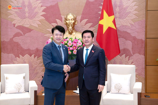 Phó Chủ tịch Quốc hội Nguyễn Hồng Diên tiếp Đoàn đại biểu Ủy ban Đất đai, Cơ sở hạ tầng và Giao thông Quốc hội Hàn Quốc