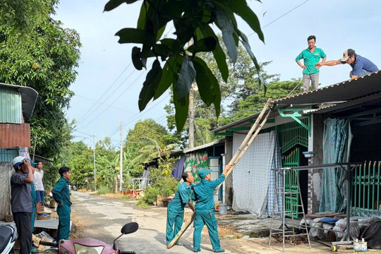 An Giang: Mưa giông làm sập, tốc mái 87 căn nhà
