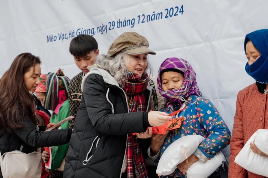 Peace Winds Việt Nam mang Tết sớm tới bà con xã Thượng Phùng, huyện Mèo Vạc, Hà Giang
