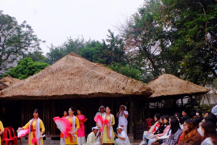 Giao lưu tìm hiểu về ngôi nhà Chăm truyền thống