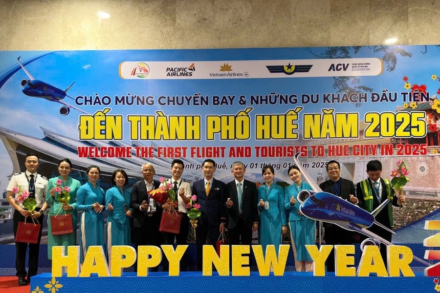 Vietnam Airlines chào đón hành khách đầu năm mới - Lan tỏa niềm vui khắp mọi miền đất nước 
