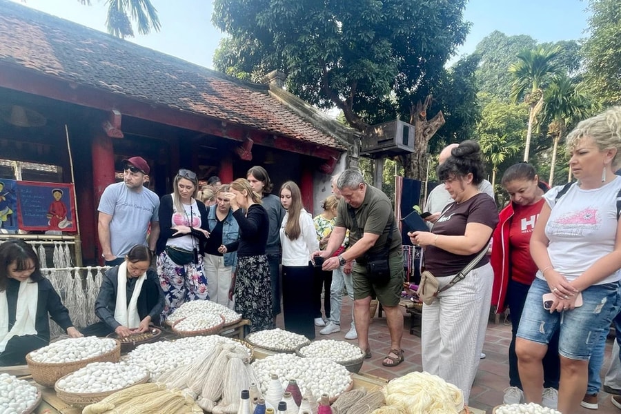 Thu hút khách quốc tế đến Việt Nam bằng sự thân thiện, an toàn và bền vững