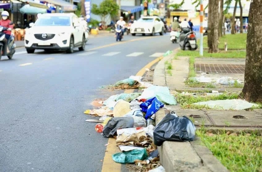 Hà Nội: Quận Ba Đình xử phạt nghiêm các trường hợp có hành vi bỏ rác không đúng quy định