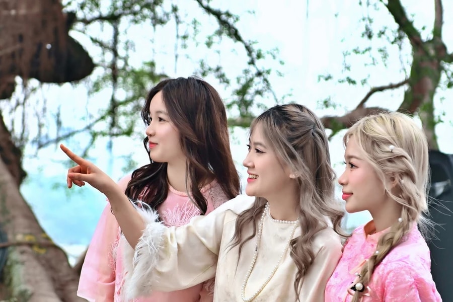 Hà Nội: Giới trẻ nô nức diện áo dài chụp ảnh Tết sớm