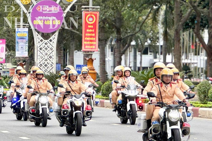 Lực lượng CSGT Đắk Lắk làm việc với tinh thần "xuyên đêm, xuyên Tết, xuyên lễ và không có ngày nghỉ"