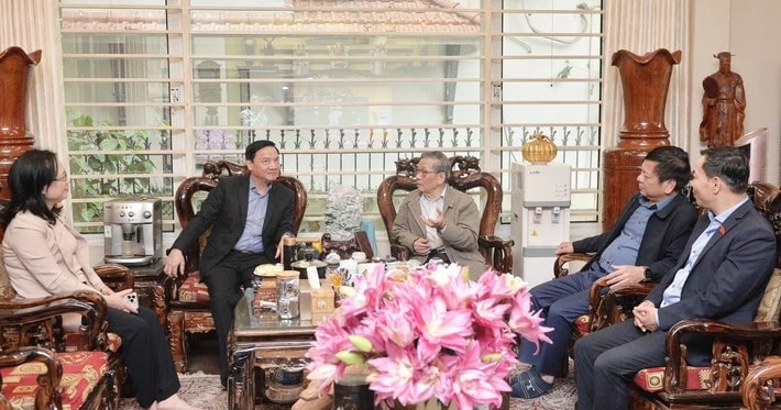 Phó Chủ tịch Quốc hội Nguyễn Khắc Định thăm, chúc tết các nguyên Phó Chủ tịch Quốc hội