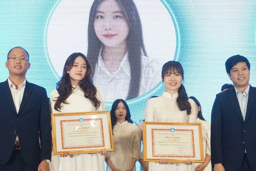 17 sinh viên Trường ĐH Luật Hà Nội được trao danh hiệu “Sinh viên 5 tốt” cấp thành phố