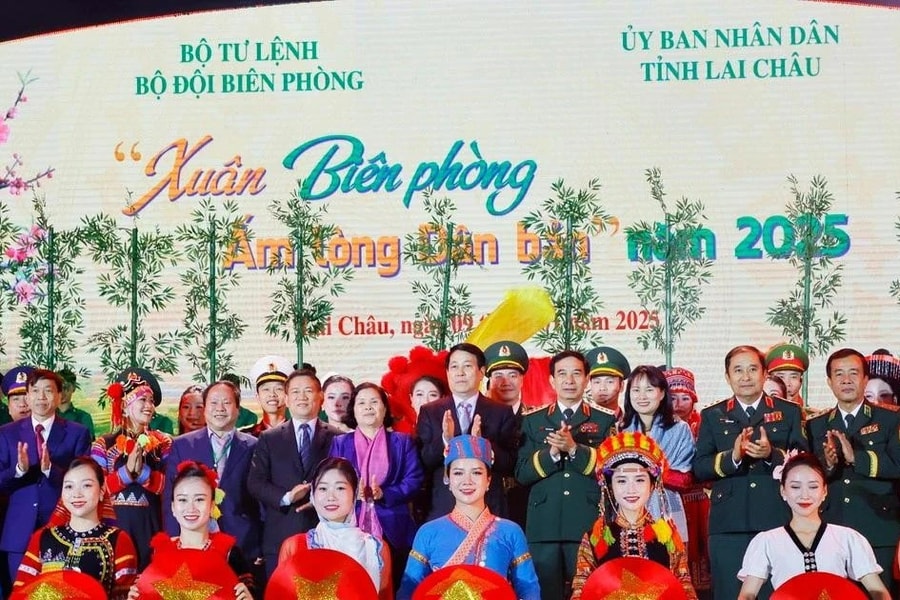 Chủ tịch nước Lương Cường dự Chương trình 'Xuân Biên phòng ấm lòng dân bản'