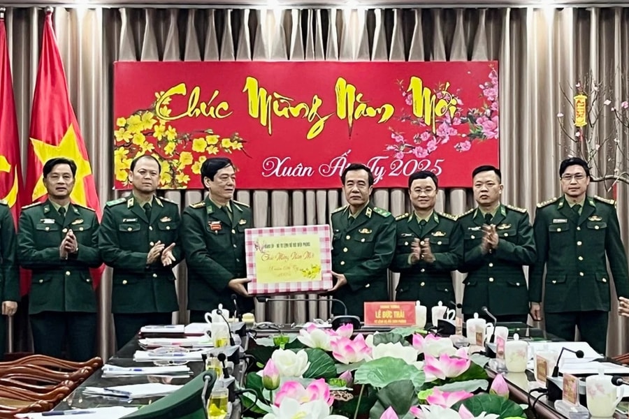 Đoàn công tác của Bộ Tư lệnh Bộ đội Biên phòng thăm, chúc tết Bộ đội Biên phòng tỉnh Lào Cai