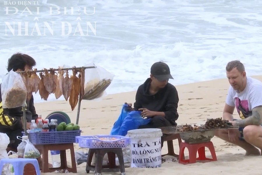 Khánh Hòa "siết" bán hàng rong, chèo kéo du khách tại điểm tham quan