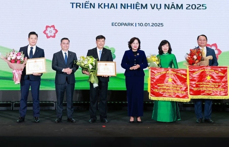 Vietcombank vững thế dẫn đầu, bứt phá với dấu ấn xanh 