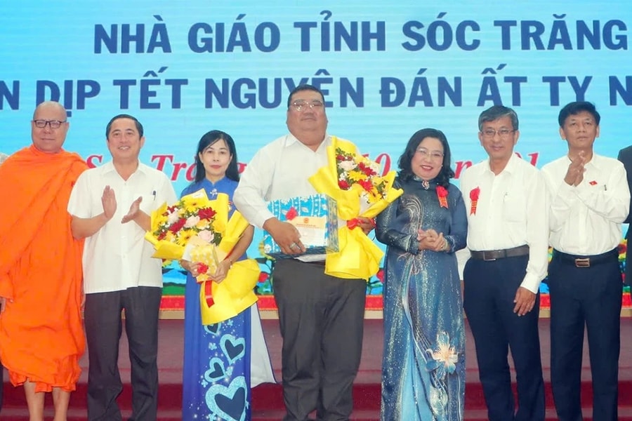 Đoàn Đại biểu Quốc hội tỉnh Sóc Trăng họp mặt nhà giáo đầu Xuân Ất tỵ 