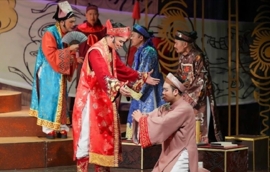 Vở chèo "Nước mắt Trạng Quỳnh" biểu diễn phục vụ công chúng dịp xuân Ất Tỵ