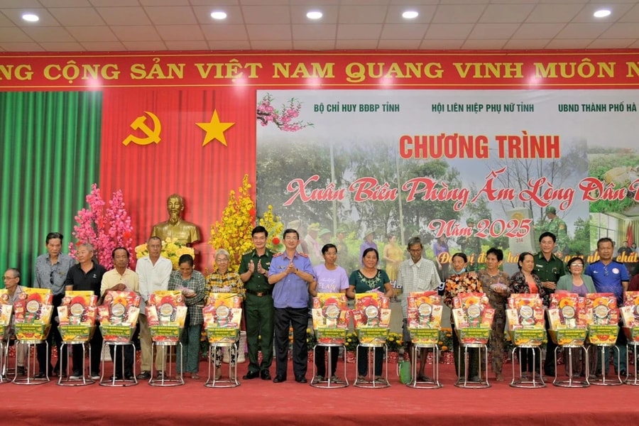 "Xuân Biên phòng" đến với bà con vùng biên giới, hải đảo Kiên Giang