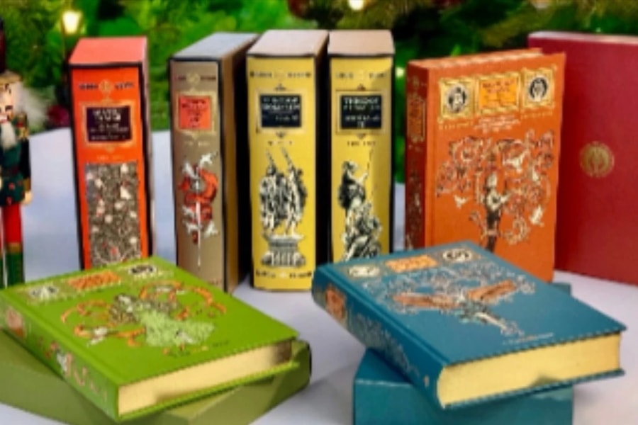 Trưng bày 43 ấn bản sách đặc biệt S100 của Đông A