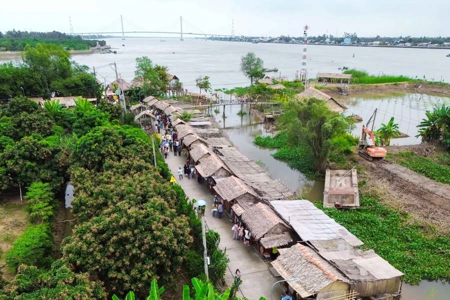 Độc đáo chợ quê bên cồn sông Tiền tại Đồng Tháp