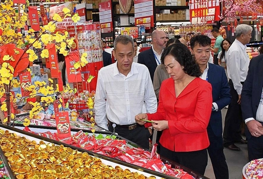 TP. Hồ Chí Minh kiên quyết không để trống kệ hàng Tết 