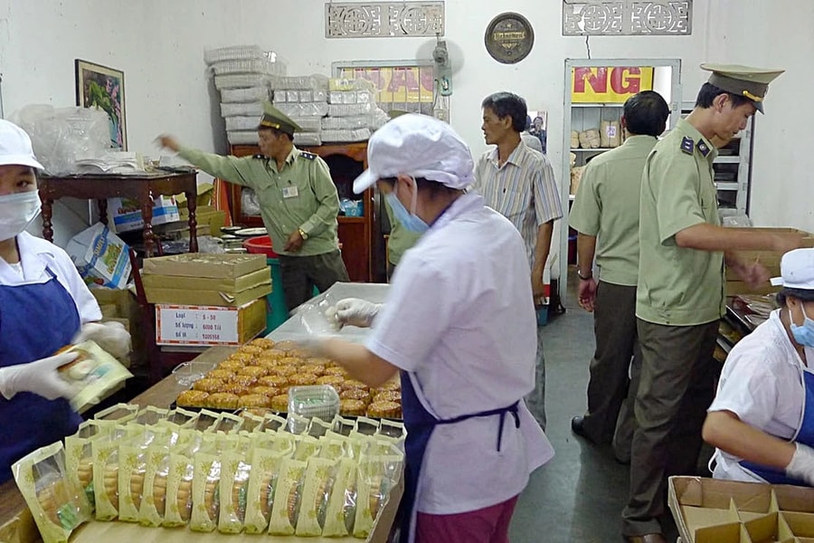 Hà Nội xử phạt gần 1.000 cơ sở vi phạm an toàn thực phẩm dịp Tết