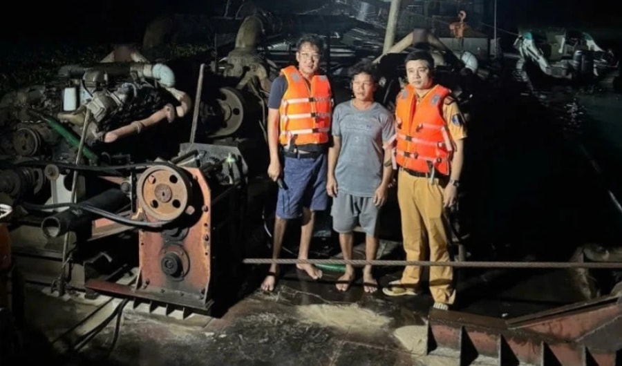 Bắt giữ các đối tượng, tàu khai thác cát trái phép trên hồ Dầu Tiếng