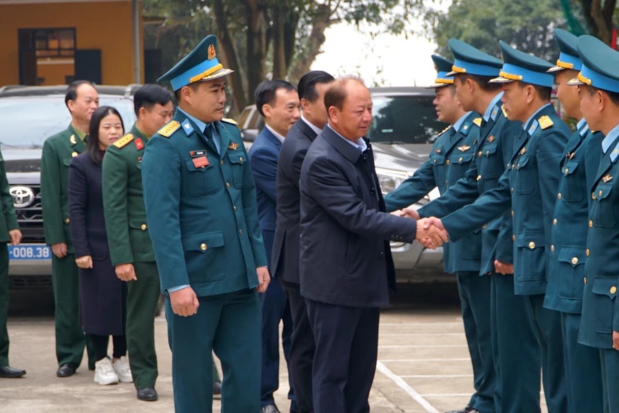 Lào Cai: Phó trưởng Đoàn ĐBQH chuyên trách Sùng A Lềnh chúc Tết các tập thể, người có công tại huyện Bảo Thắng
