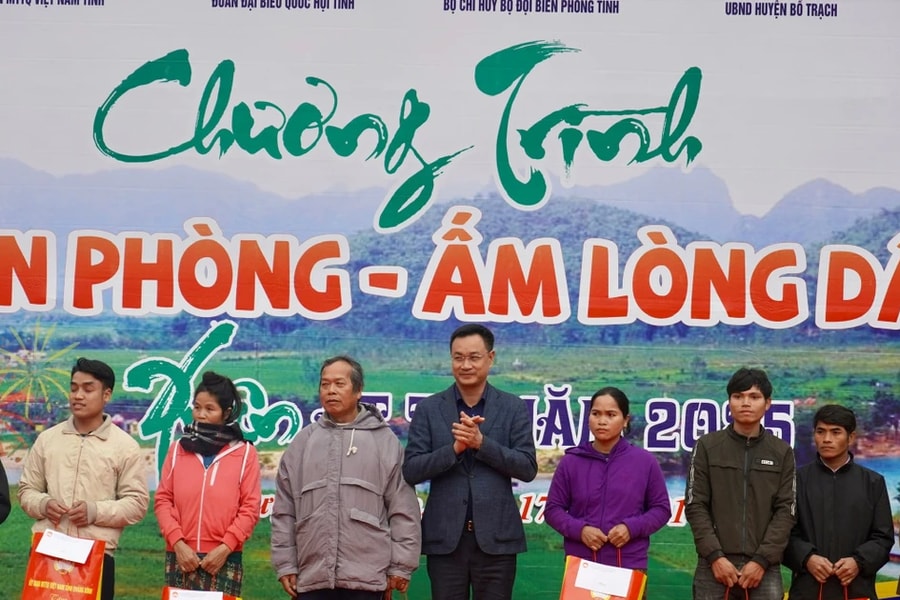 Xuân Biên phòng, ấm lòng đồng bào biên giới Quảng Bình 