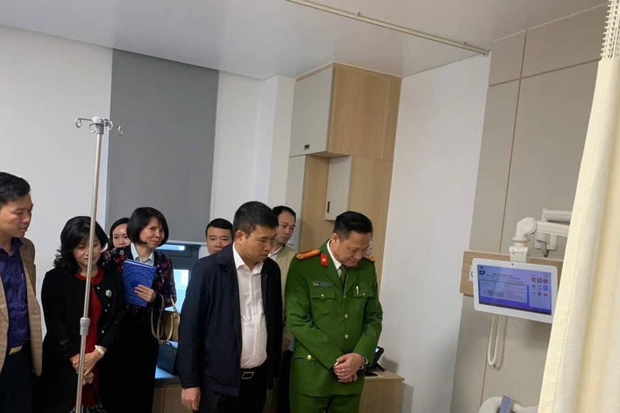 Công an quận Nam Từ Liêm thăm hỏi, động viên chiến sĩ bị thương khi làm nhiệm vụ