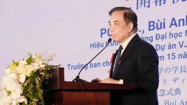Trường Đại học Ngoại thương thực hiện sứ mệnh phụng sự xã hội bằng chuyển giao tri thức