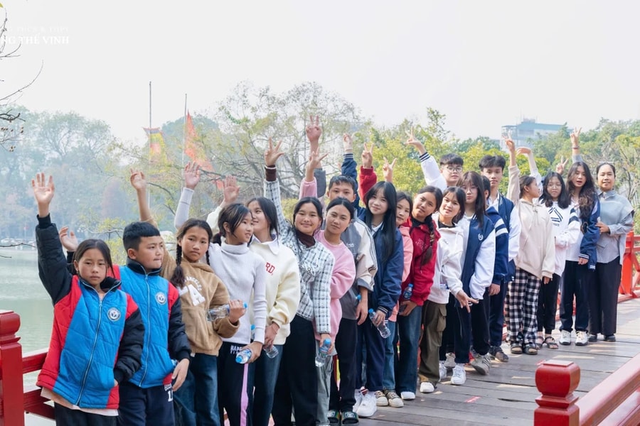 Nhóm học sinh vùng cao trải nghiệm "Tết sẻ chia 2025" Trường THCS & THPT Lương Thế Vinh