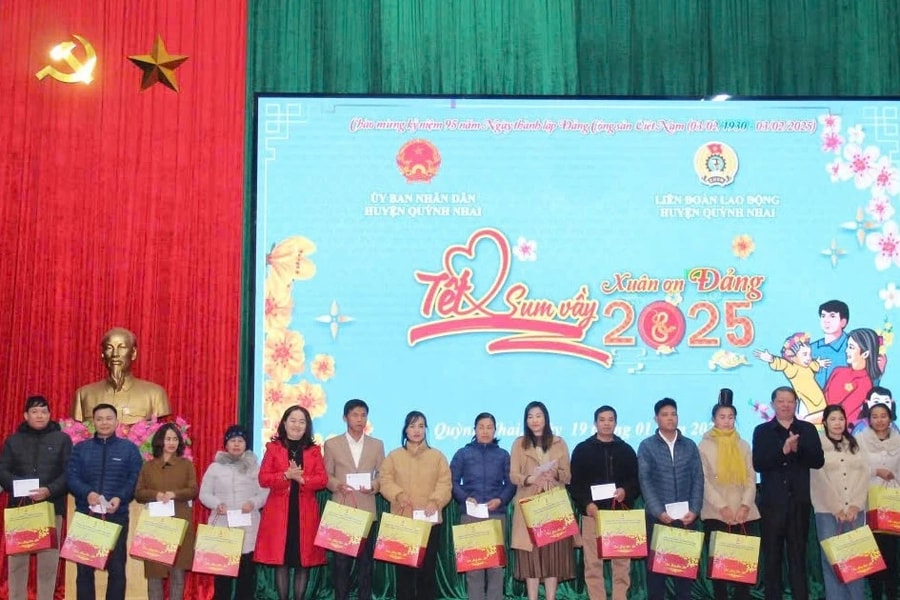 Đoàn công tác Ban Dân nguyện thăm, tặng quà Tết tại huyện Quỳnh Nhai, Sơn La