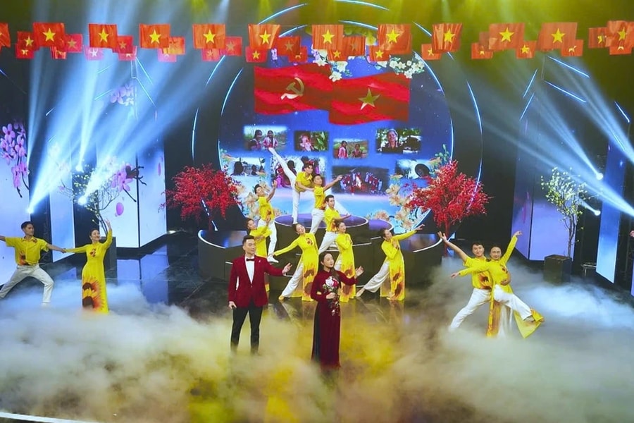 Tết với đồng bào 2025: Vạn dặm xuân vui