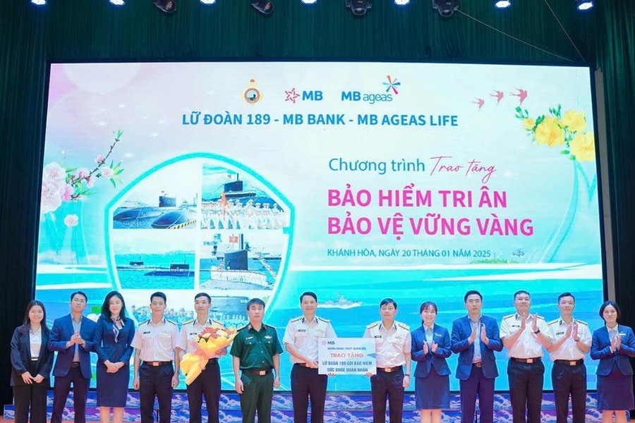 Tặng 1.200 gói bảo hiểm ung thư cho cán bộ chiến sĩ Binh chủng Hải quân