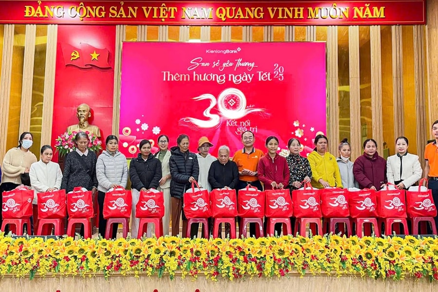 “San sẻ yêu thương - Thêm hương ngày Tết”, 12 năm vẹn nghĩa tình