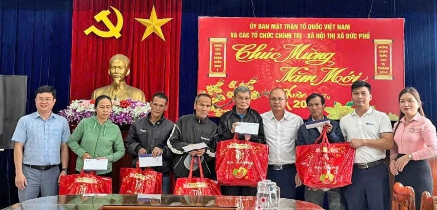 Tập đoàn Đèo Cả trao gần 500 phần quà Tết cho các gia đình có hoàn cảnh khó khăn