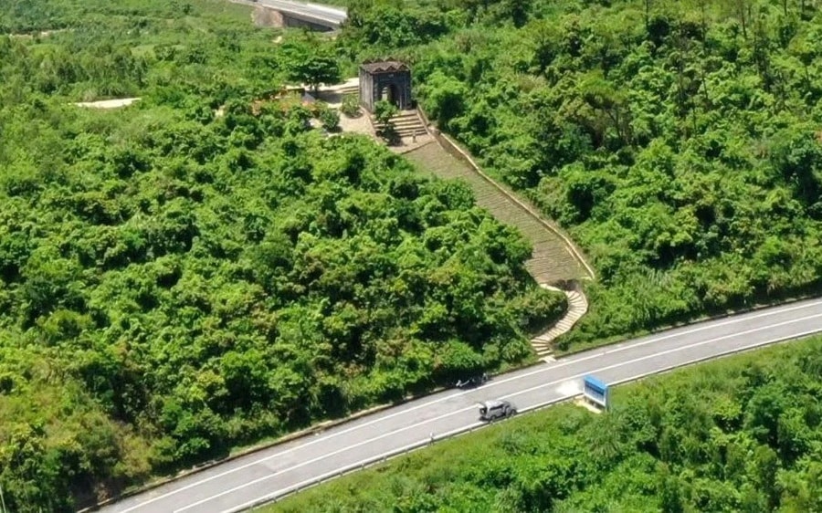 Một dải Hoành Sơn giữa đất trời