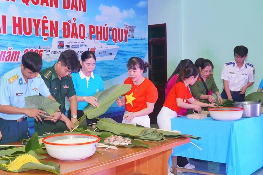 Cảnh sát biển mang Tết ra đảo xa, gắn kết nghĩa tình quân dân