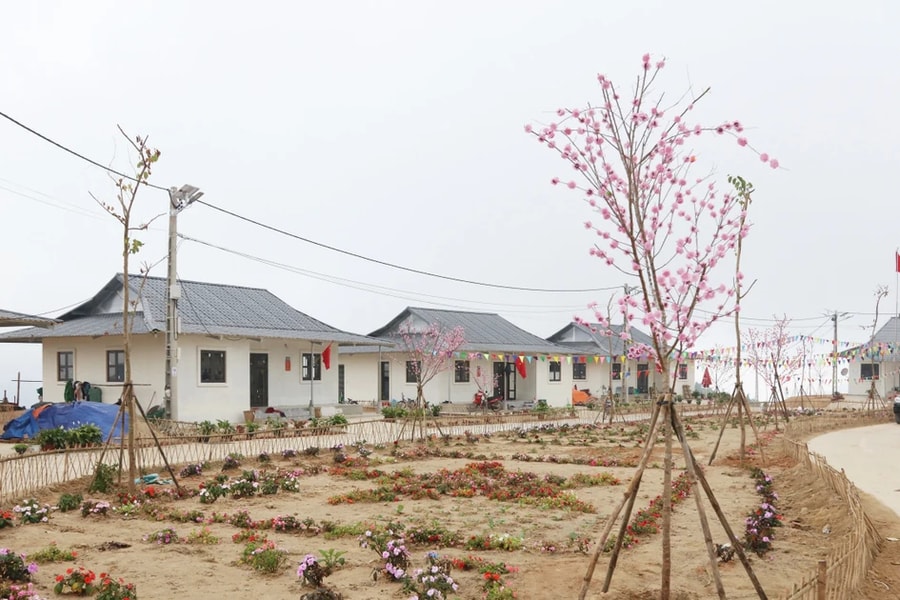 Mùa xuân đầu tiên trên những ngôi làng mới