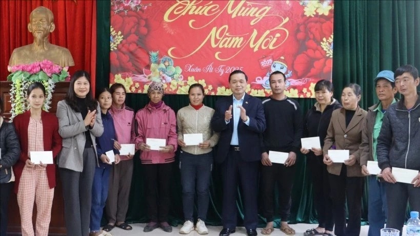 Cao Bằng: Chủ tịch HĐND tỉnh Triệu Đình Lê thăm, tặng quà Tết cho các hộ nghèo xã Ngọc Đào