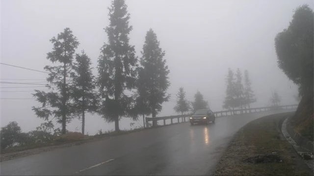 Cục CSGT khuyến cáo khi đi lại trên các cung đường đồi núi trơn trượt trong thời tiết sương mù