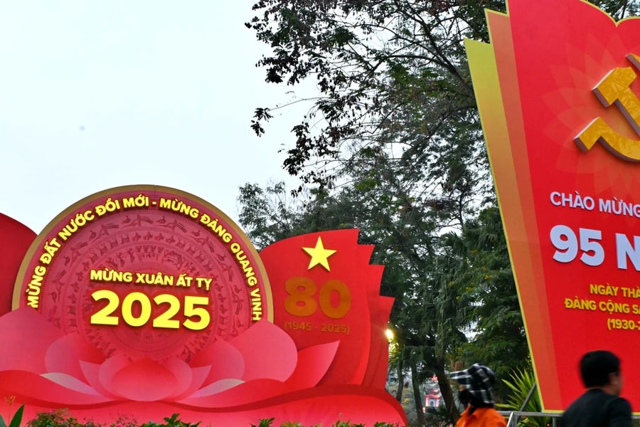 Hà Nội rực rỡ mừng năm mới