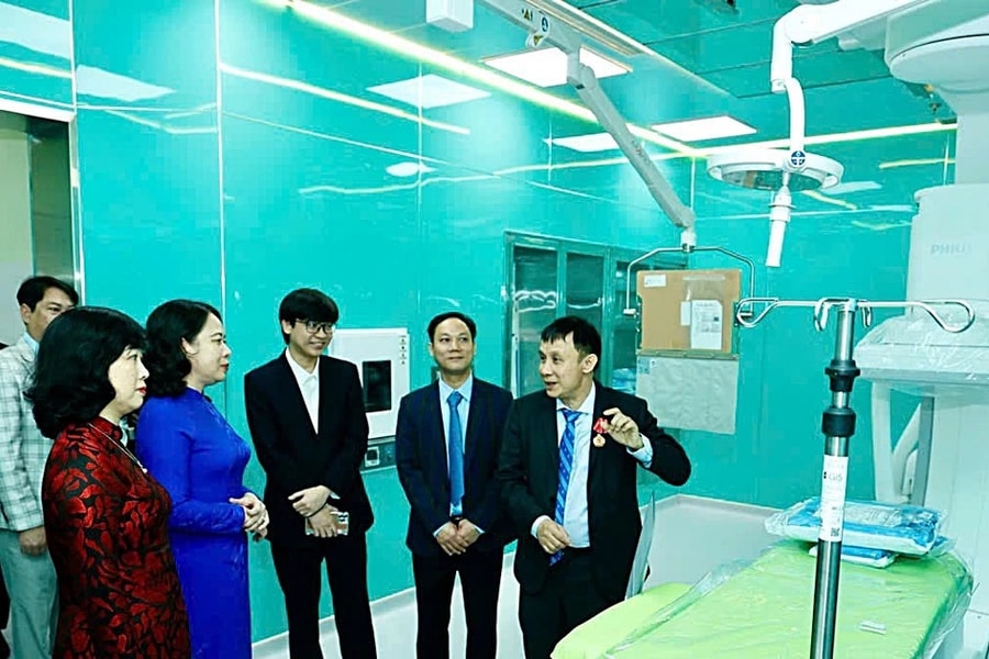 Tự hào vì y tế Việt Nam được tổ chức hoàn chỉnh, rộng khắp và có trình độ cao 